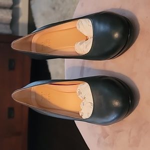 Lightly worn navy blue Naturalizer heels.